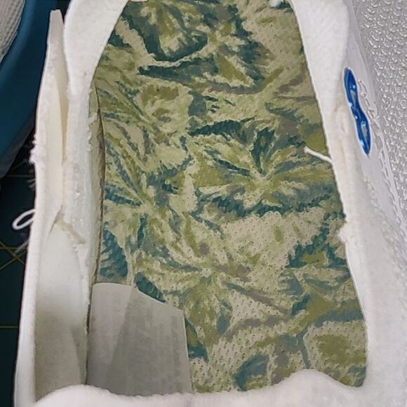 Under Armour UA Flow Synchronicity New Environment Running Shoes - Picture 7 of 12